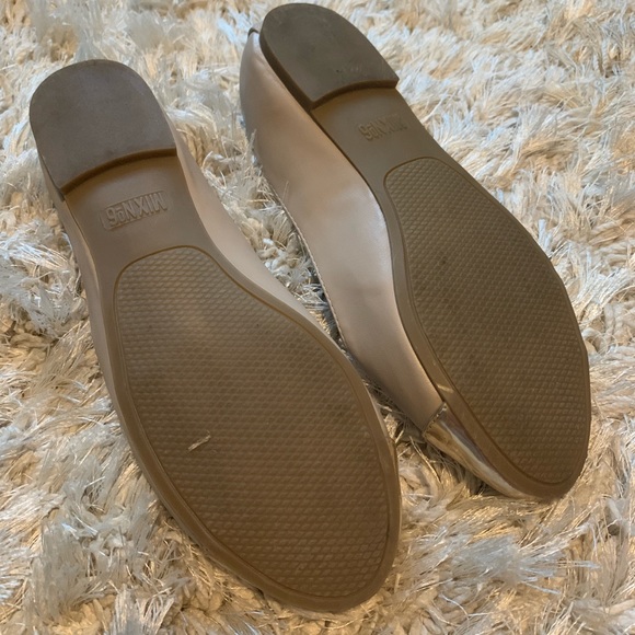 Like new Gold tipped flats - Picture 3 of 3